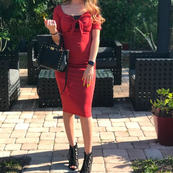 Dresses & Skirts - Elegant Coral Dress